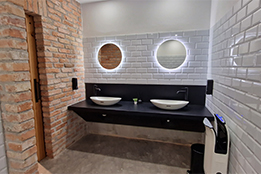 Hotel Savannah Hatě - vinný sklep